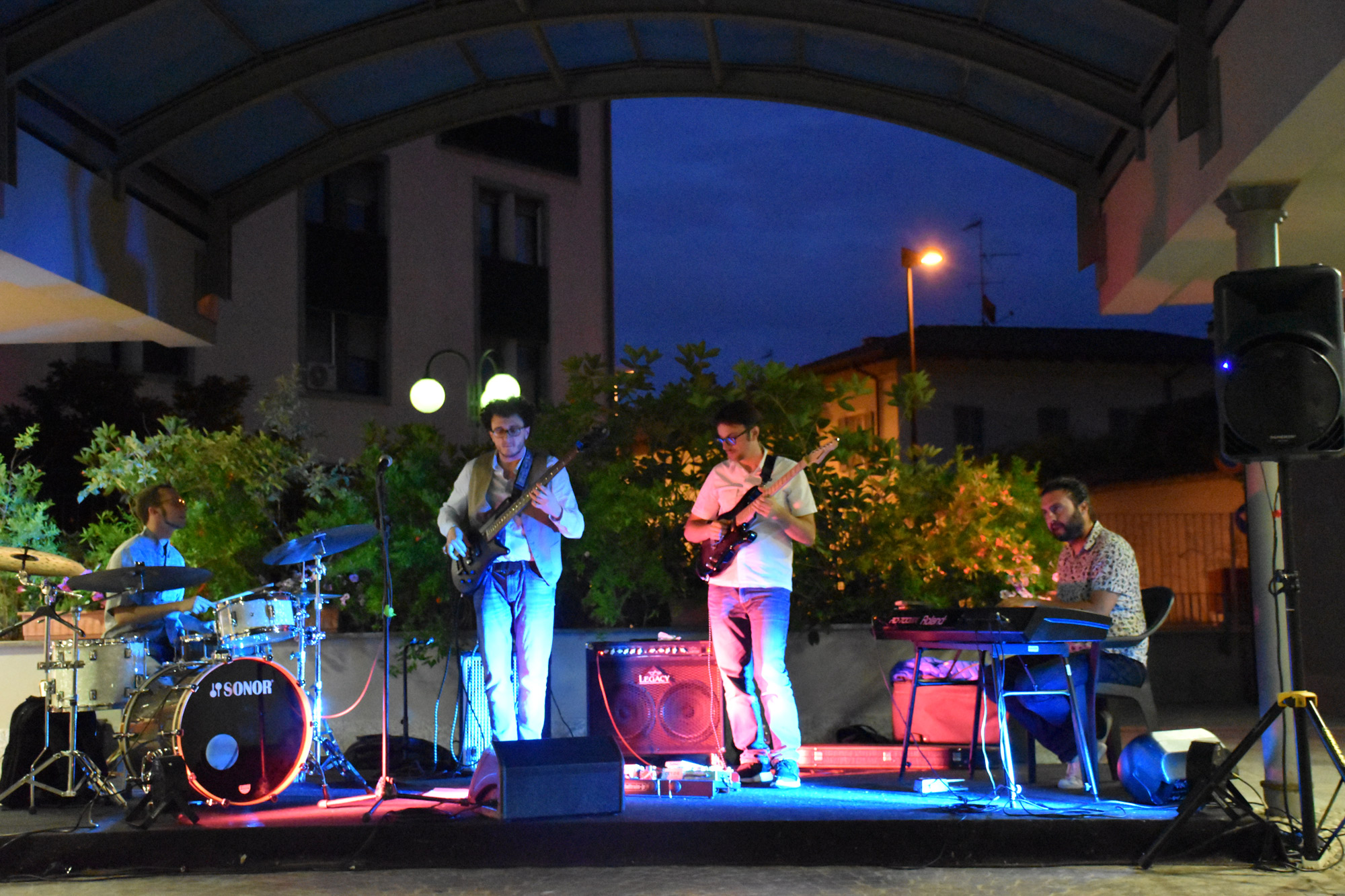 fullslide1
