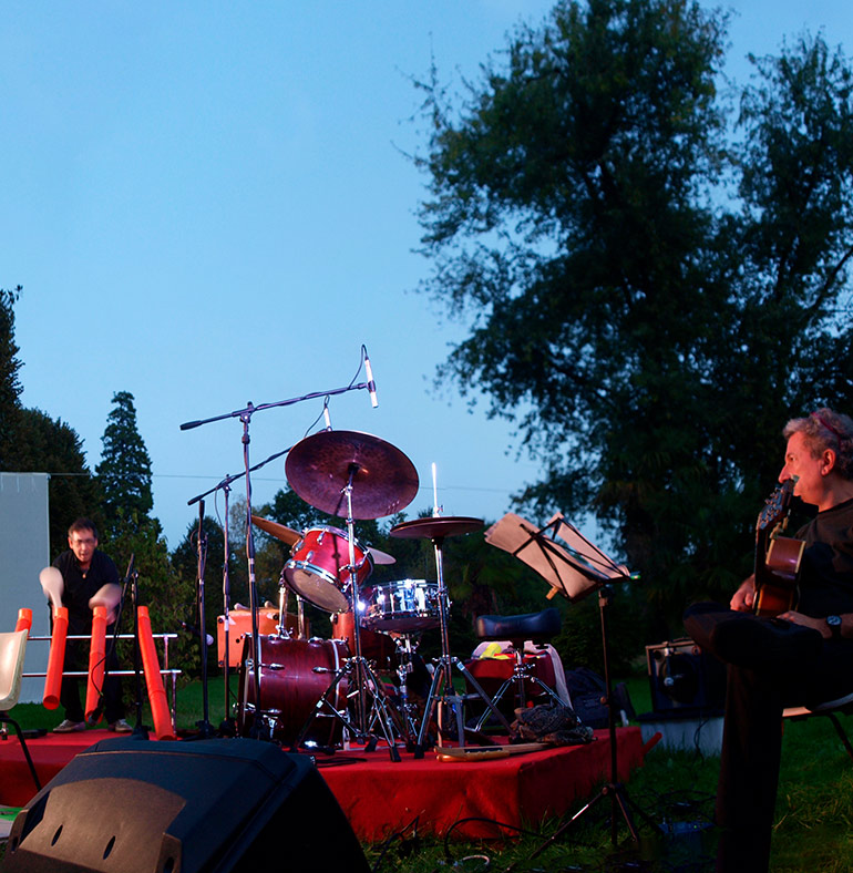 Un momento della performance del trio Caruso - D'Auria - Aliffi
