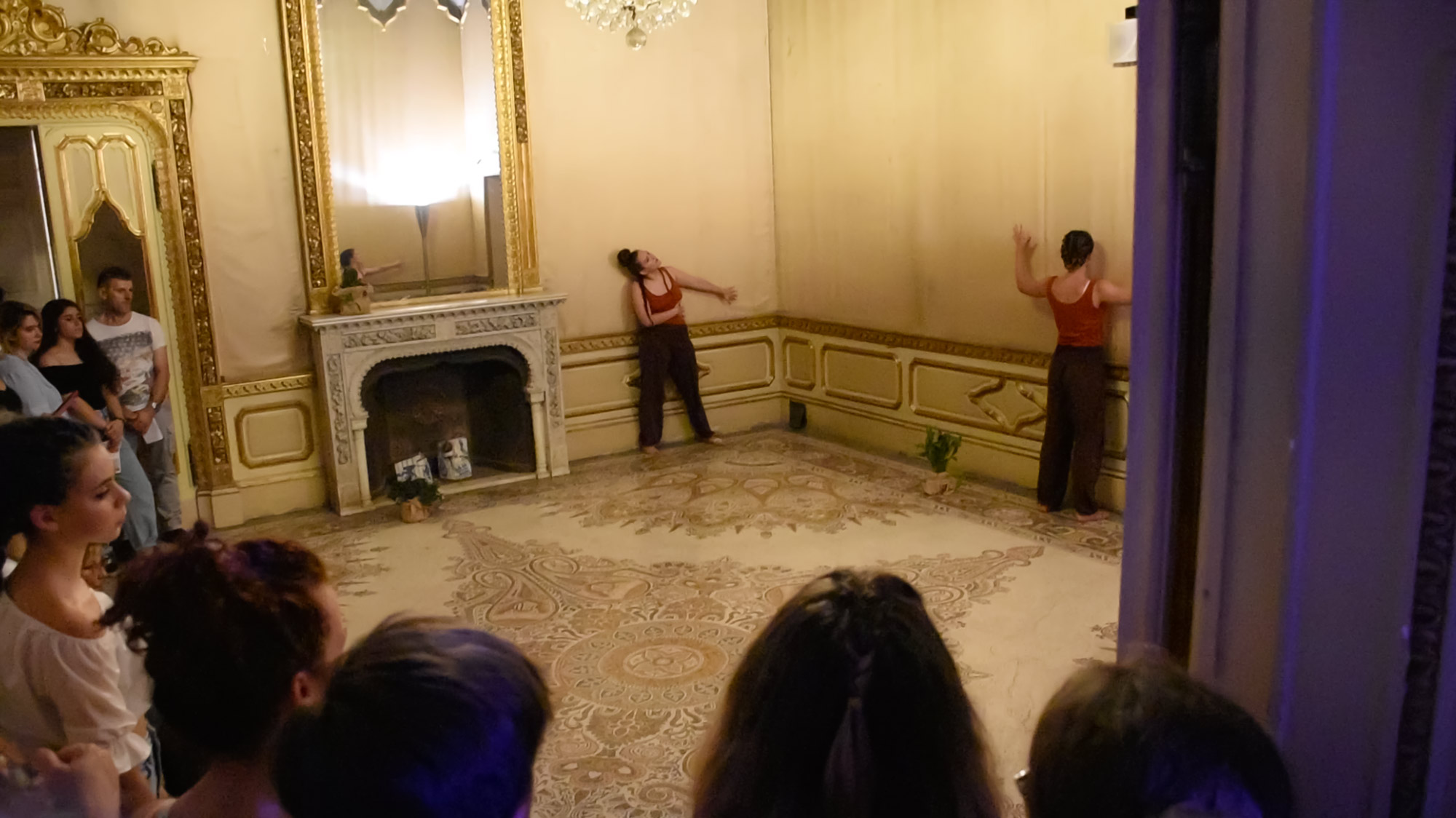 Il pubblico assiste ad una performance | Flanerie 2019